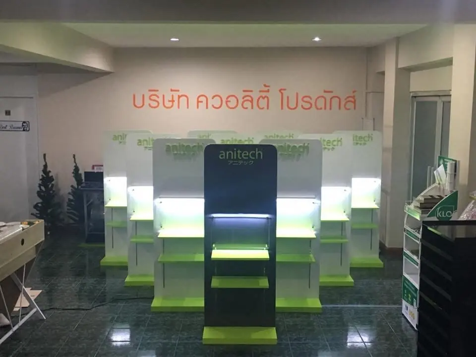 ชั้นโชว์สินค้าอะคริลิคพร้อมระบบไฟ ผลิตตามแบบสำหรับหน้าร้าน